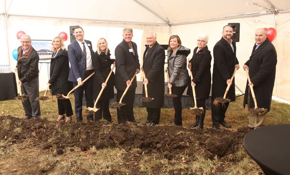 Women and men with shovels in their hands